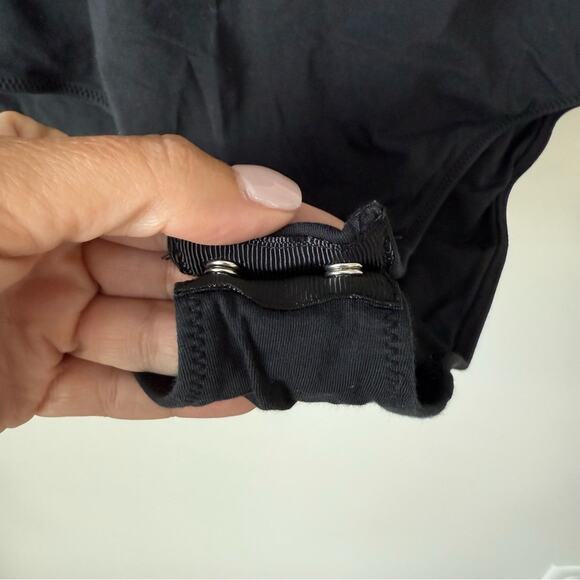 Everlane | Black Crewneck Short Sleeve Bodysuit - Picture 5 of 6